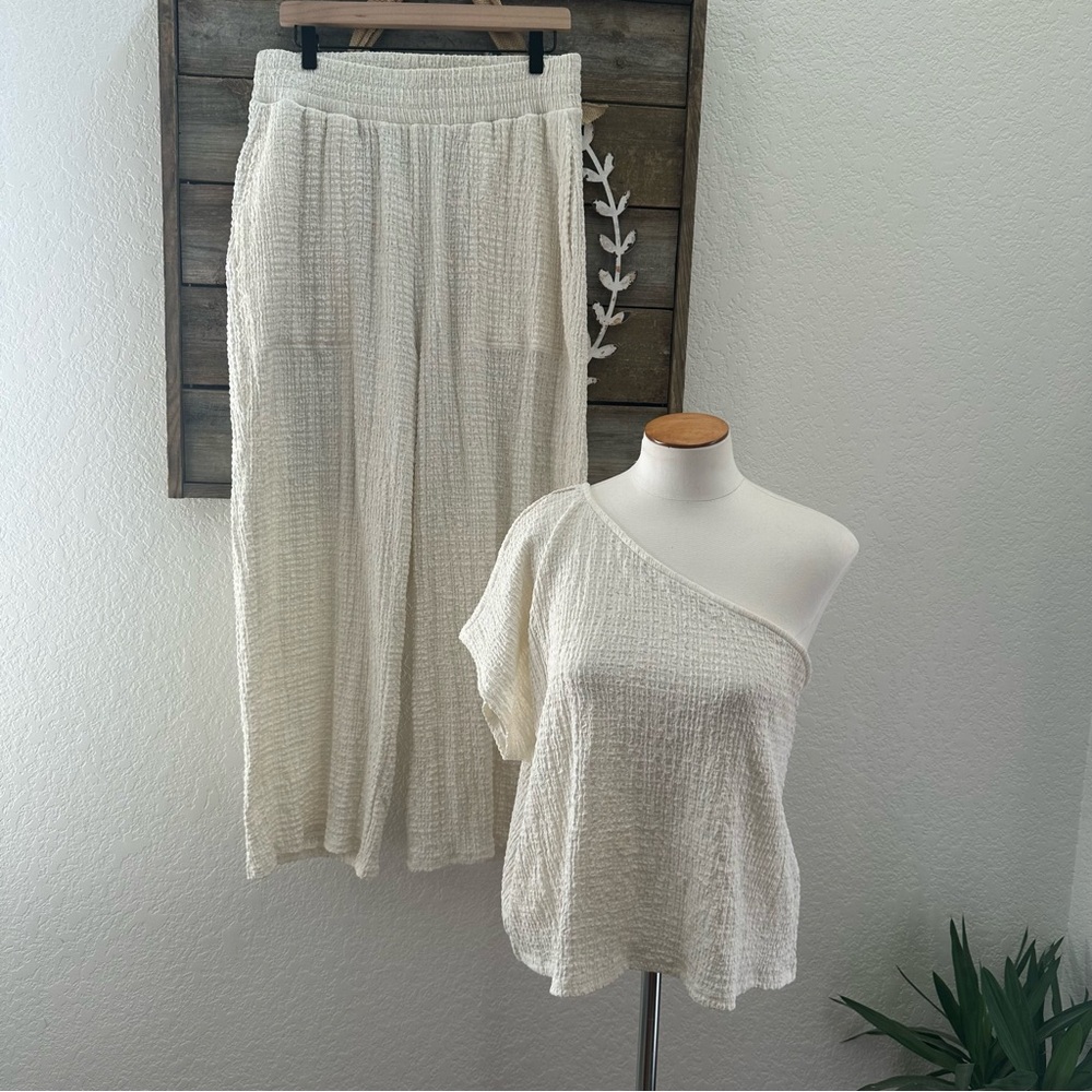 FP Beach Gia ivory off white one shoulder crinkle top and pant set Large NWT